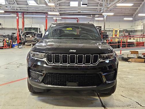 2026 Jeep Grand Cherokee Altitude 4x4