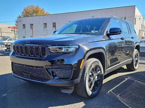 2025 Jeep Grand Cherokee Laredo