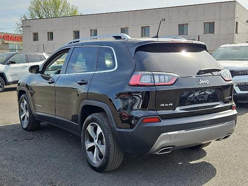 Diamond Black Crystal Pearlcoat 2021 Jeep Cherokee Limited