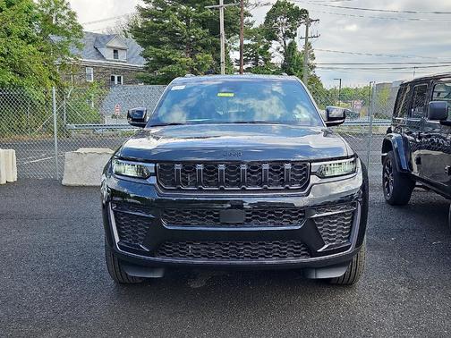Diamond Black 2026 Jeep Grand Cherokee L Altitude 4x4