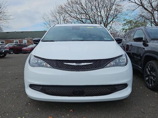 2026 Chrysler Voyager LX