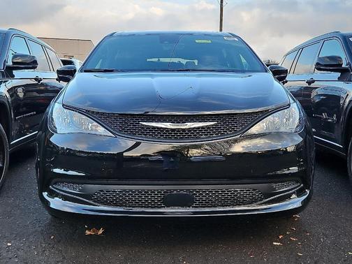 2026 Chrysler Voyager LX