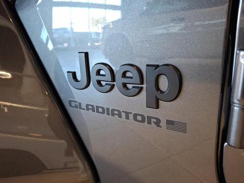 2026 Jeep Gladiator Sport