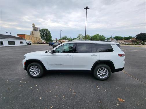 2024 Jeep Grand Cherokee L Laredo 4x4