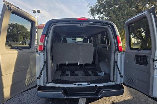 2017 Chevrolet Express 3500 LT