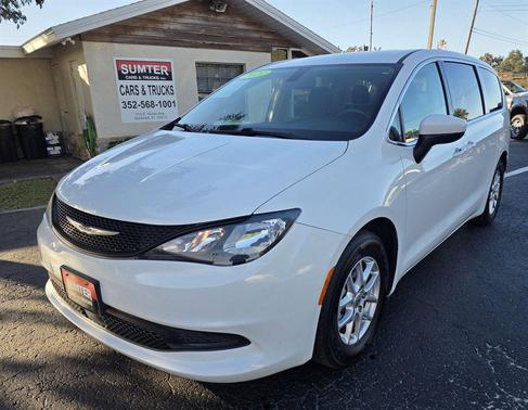 2022 Chrysler Voyager LX