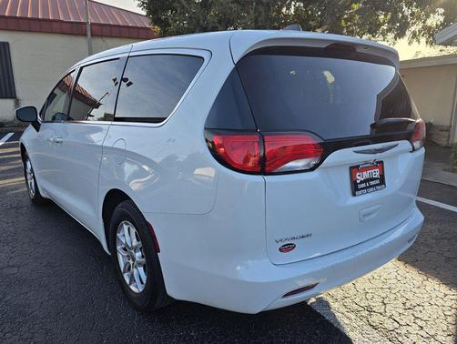 2022 Chrysler Voyager LX
