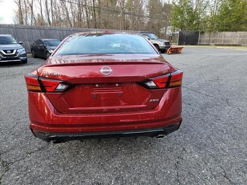 2025 Nissan Altima SR