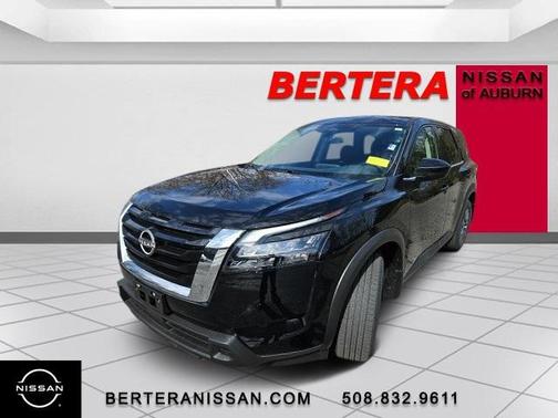 2025 Nissan Pathfinder S