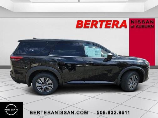 2025 Nissan Pathfinder S