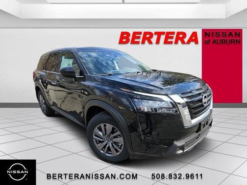 2025 Nissan Pathfinder S