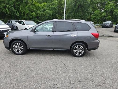 2019 Nissan Pathfinder SV