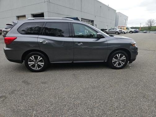 2019 Nissan Pathfinder SV