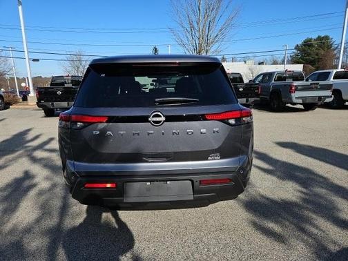 2025 Nissan Pathfinder S