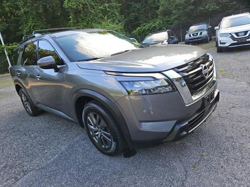 2023 Nissan Pathfinder SV