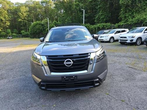 2023 Nissan Pathfinder SV