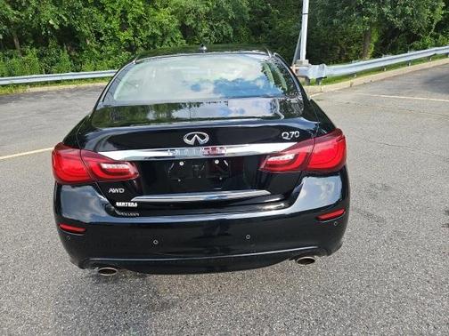 2017 INFINITI Q70 3.7X