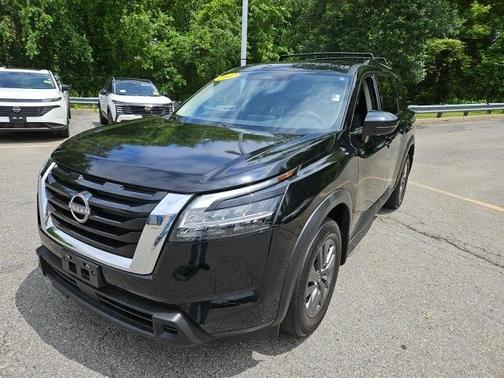 2022 Nissan Pathfinder SV