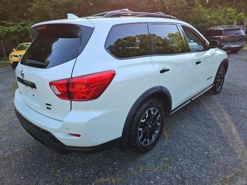 2020 Nissan Pathfinder SV