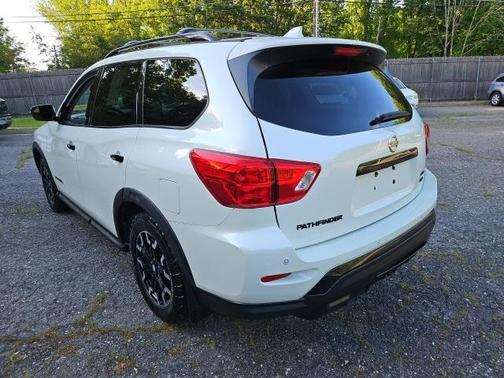 2020 Nissan Pathfinder SV