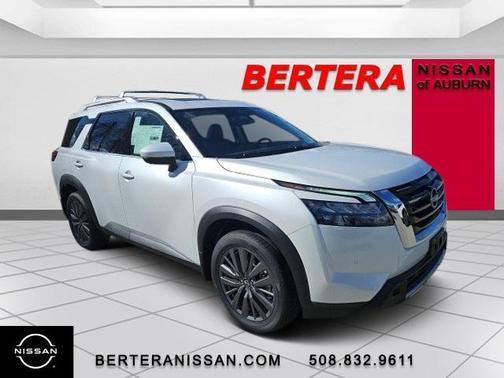 2025 Nissan Pathfinder SL