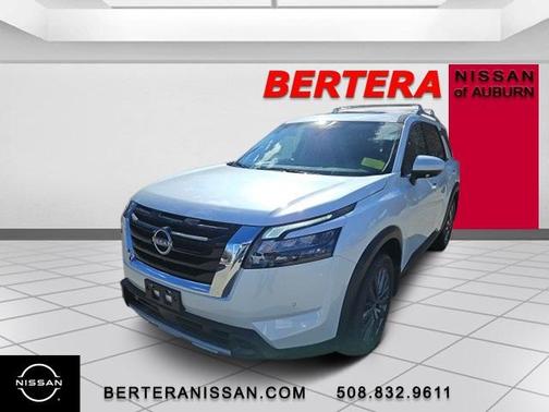 2025 Nissan Pathfinder SL
