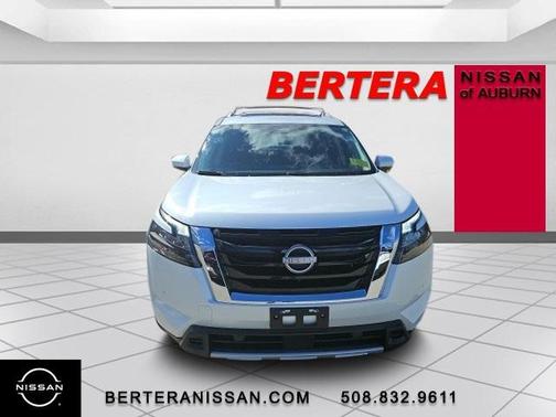 2025 Nissan Pathfinder SL