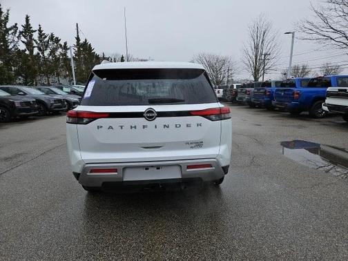 2025 Nissan Pathfinder Platinum