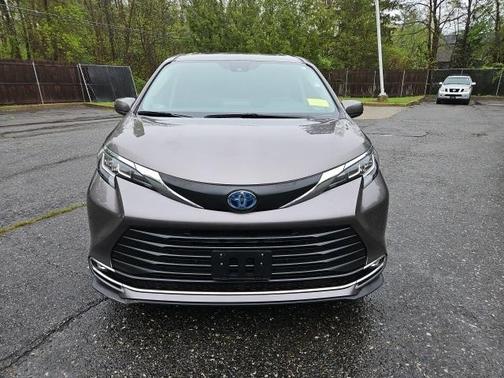2022 Toyota Sienna XLE