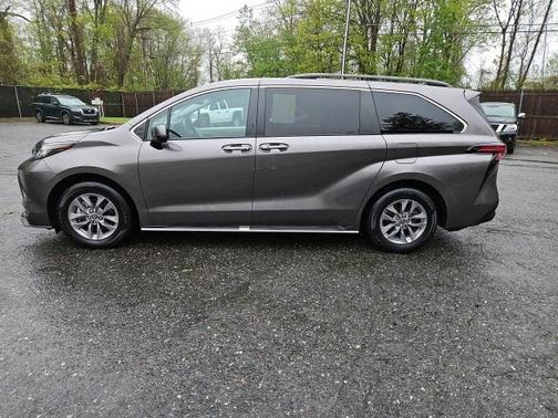 2022 Toyota Sienna XLE