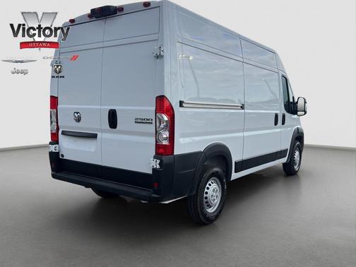 Bright White Clearcoat 2026 RAM ProMaster 2500 Tradesman