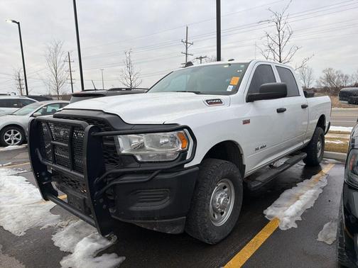2022 RAM 2500 Tradesman Crew Cab 4x4 6'4' Box