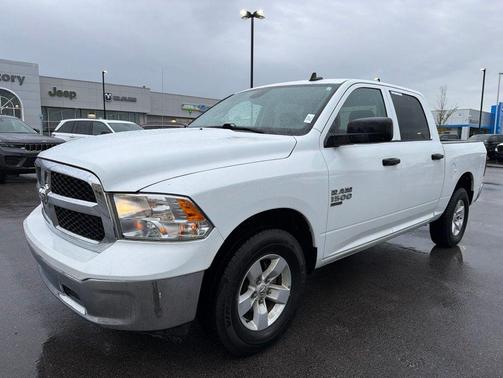 Bright White Clearcoat 2023 RAM 1500 Classic SLT