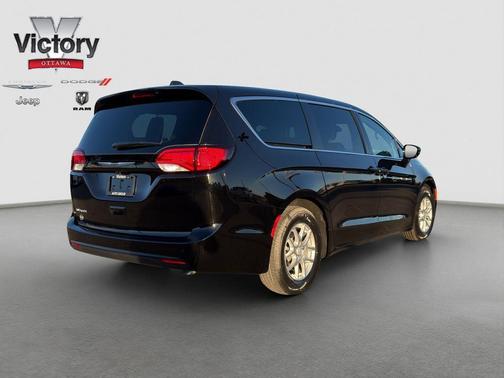 2026 Chrysler Voyager LX