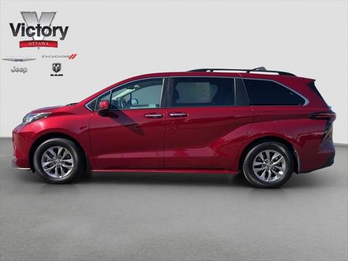 2022 Toyota Sienna XLE 8 Passenger