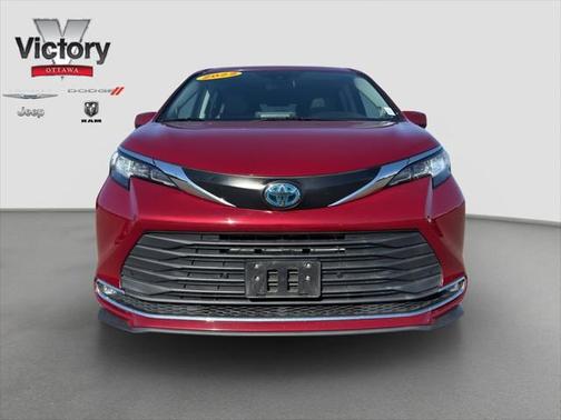 2022 Toyota Sienna XLE 8 Passenger