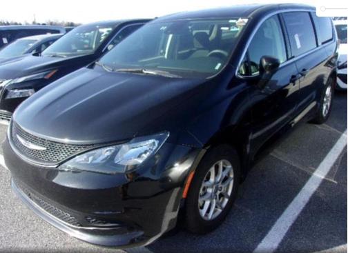 2023 Chrysler Voyager LX