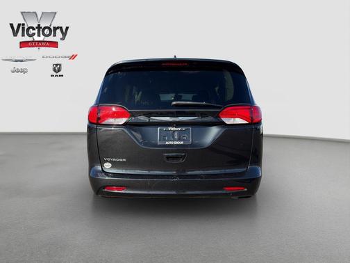 2023 Chrysler Voyager LX