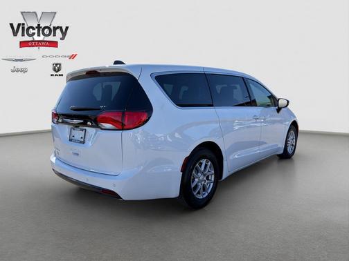 2026 Chrysler Voyager LX