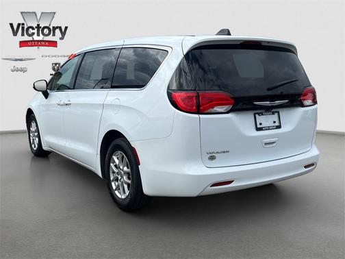 2022 Chrysler Voyager LX