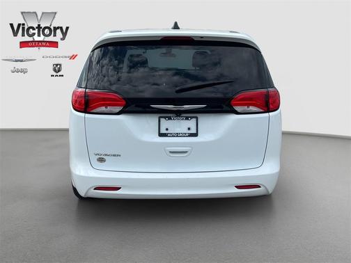 2022 Chrysler Voyager LX