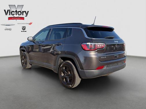 Granite Crystal Metallic Clearcoat 2018 Jeep Compass Latitude