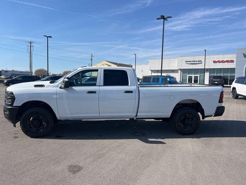 Bright White Clearcoat 2026 RAM 2500 Tradesman Crew Cab 4x4 8' Box