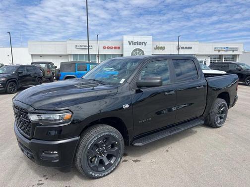 Diamond Black Crystal Pearlcoat 2026 RAM 1500 Express
