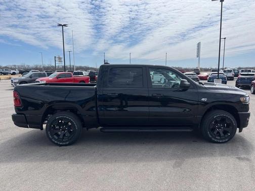 Diamond Black Crystal Pearlcoat 2026 RAM 1500 Express