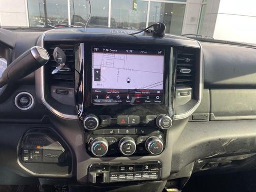 Granite Crystal Metallic Clearcoat 2021 RAM 3500 Big Horn Crew Cab 4x4 6'4' Box