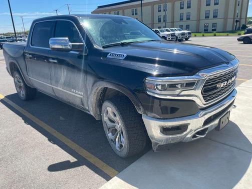 Diamond Black Crystal Pearlcoat 2019 RAM 1500 Limited