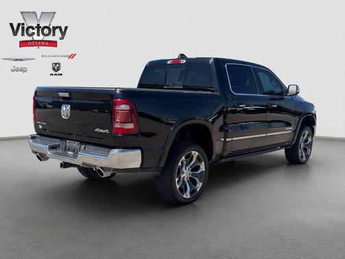 Diamond Black Crystal Pearlcoat 2019 RAM 1500 Limited