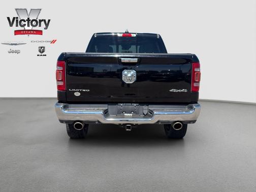 Diamond Black Crystal Pearlcoat 2019 RAM 1500 Limited