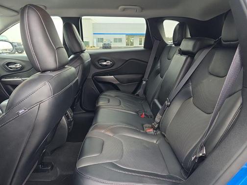 2022 Jeep Cherokee Latitude Lux